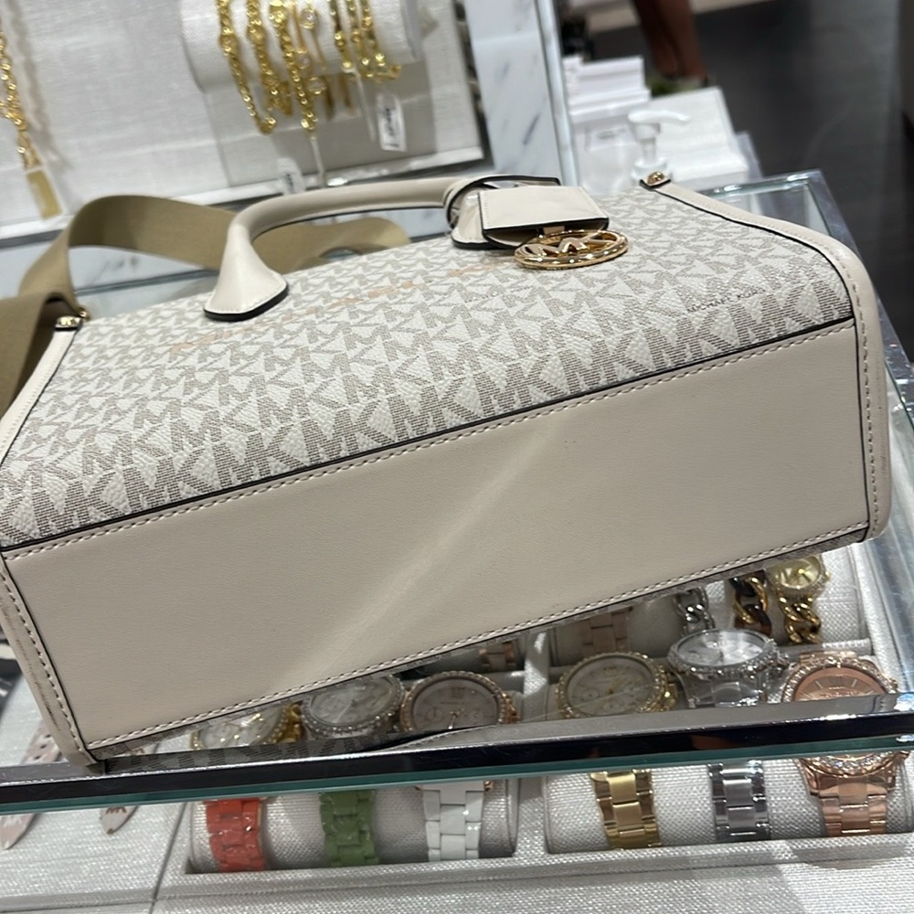 Michael Kors Mirella Small Signature Logo Crossbody Shopper TZ XBODY Bag
LT CRM - Picture 16 of 16